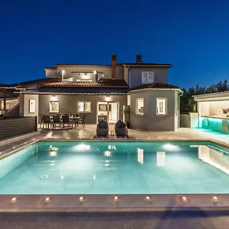 2382 Villa