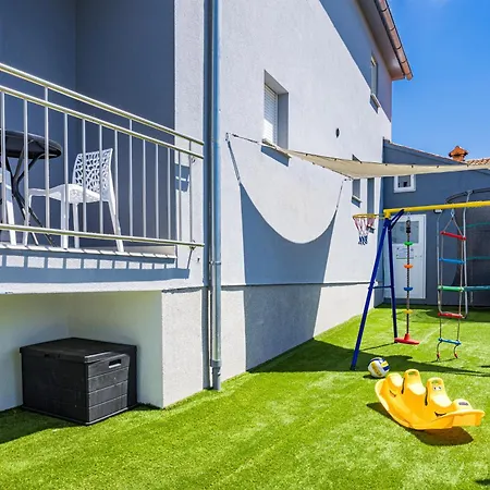 2382 Villa Loborika