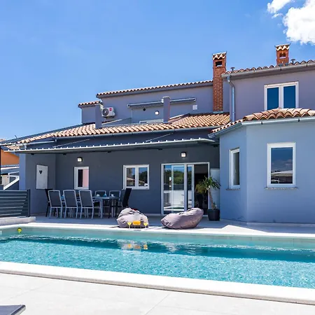 2382 Villa *