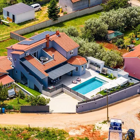 2382 Villa Loborika