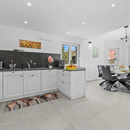 Villa 2382 Loborika